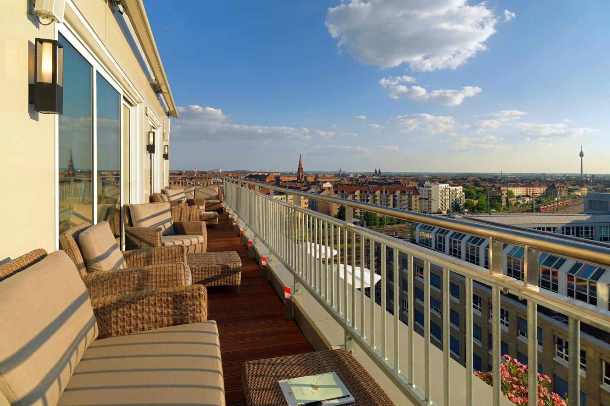 Sheraton Carlton Nuernberg Exteriör bild A balcony