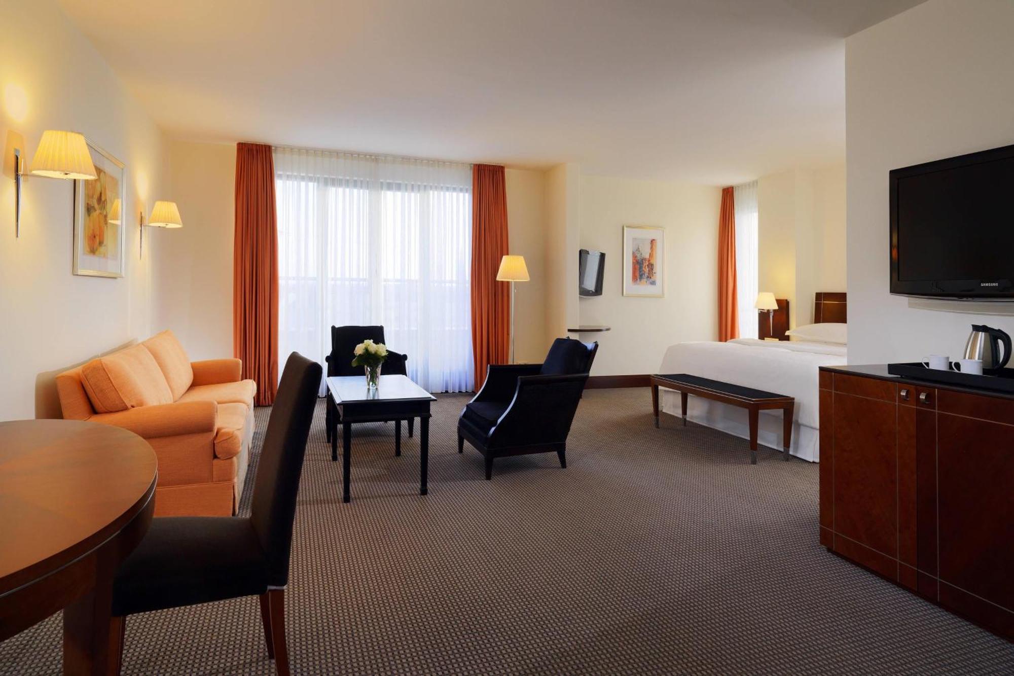 Sheraton Carlton Nuernberg Exteriör bild Suite